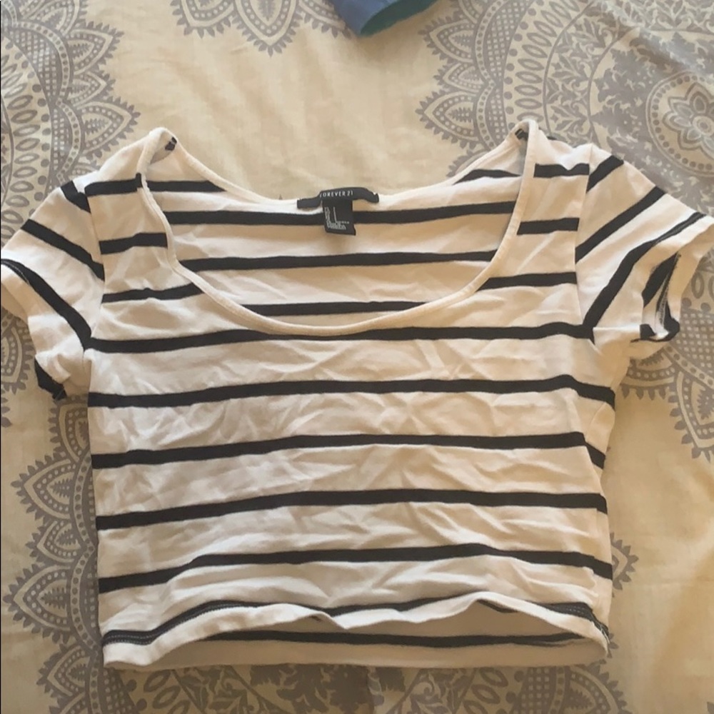 BLACK AND WHITE CROP TOP